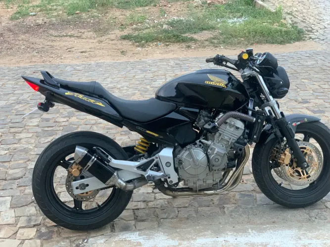 Moto muito nova, bem conservada e toda revisada, só pegar e curtir, apenas venda