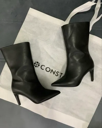 Bota Constance tamanho 34?