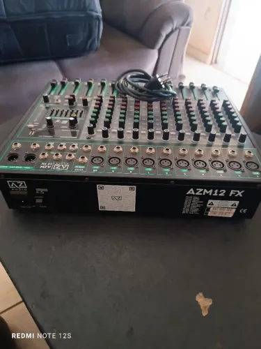 Mesa de som 12 canais