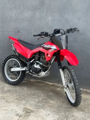 Moto muito conservada, so fiz uma trilha com ela