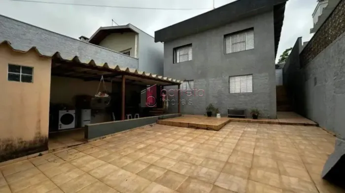 CASA COM EDÍCULA PARA VENDA E LOCAÇÃO NO JARDIM MESSINA - JUNDIAÍ/SP
