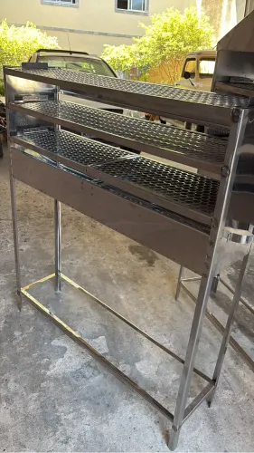 Churrasqueira de espetinho de rua