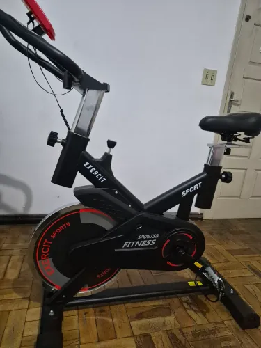 Bike para exercícios spinning