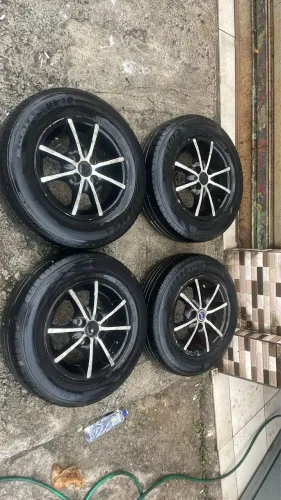 Roda aro 13 pneus meia vida