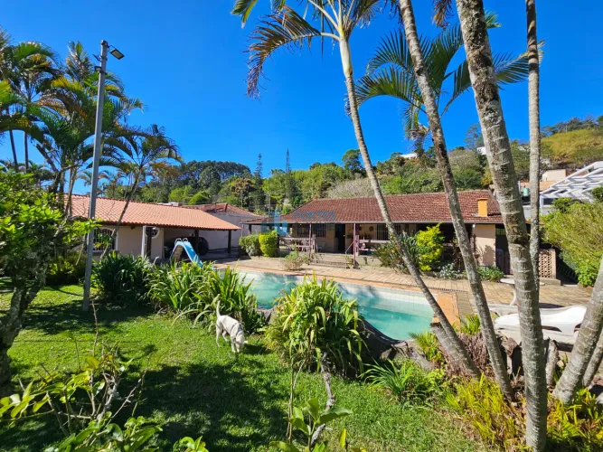 Casa espaçosa com 3 quartos, em terreno de 1031m² e totalmente plano - Parque Jardim da Se
