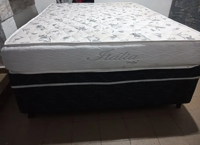 Cama box de casal: base e colchão de espuma