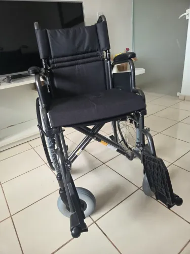 Cadeira de rodas D400 T44 dobrável aço Dellamed