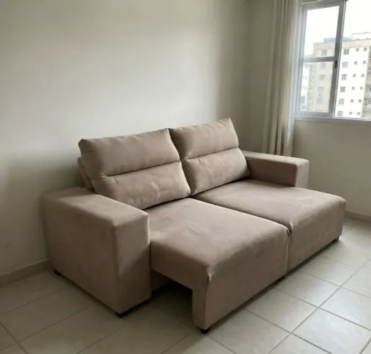 Sofá retrátil e reclinável usado.Entrego
