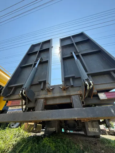 Rampa hidráulica para caminhão