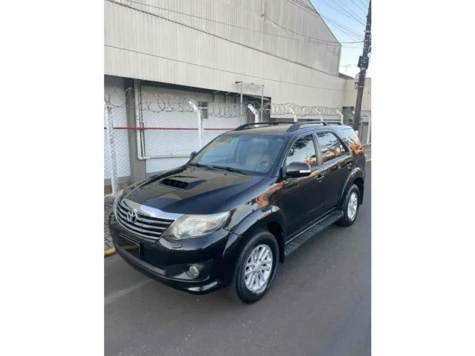 Toyota Hilux SW4 SRV D4-d 4X4 3.0 TDI Dies. AUT 2012