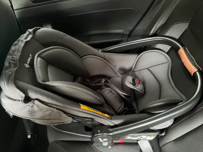 Bebê conforto Safety 1st + base isofix