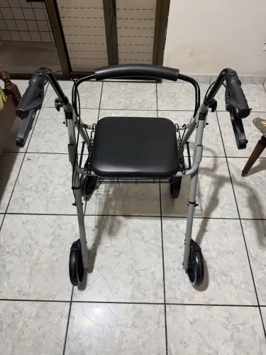 Andador para idoso (rodinhas e freio)