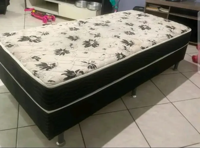 Vendo cama box conjugada de solteiro 