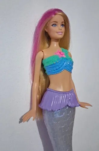 Barbie Dreamtopia Sereia Luzes Brilhantes, 