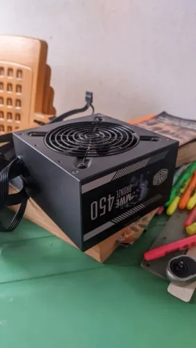 Fonte cooler master 450w 80 plus valor : 100 Reais 