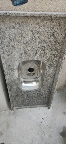 Pia de granito com bojo em inox 
