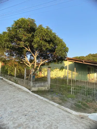 Casa com terreno grande para vender em Aldeia