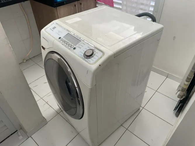 Máquina lava e seca eletrolux 220 V