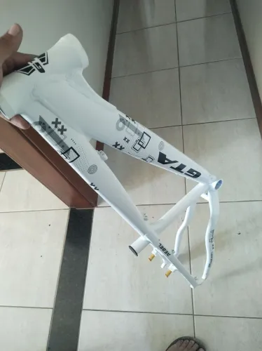 Bicicleta GTA aro 26 com 21 macha e freio a disco.