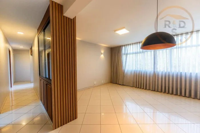 SQS 406/ ASA SUL/ 3 QUARTOS/ ELEVADOR/ NASCENTE/ VAZADO/ 89 m²