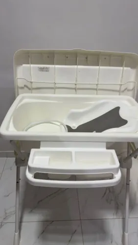 Banheira infantil com suporte e trocador - ótimo estado