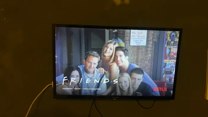 Tv 32 polegadas Panasonic com Wifi/ HDMI em boa condição