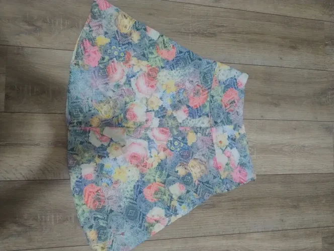 Saia floral,super linda.