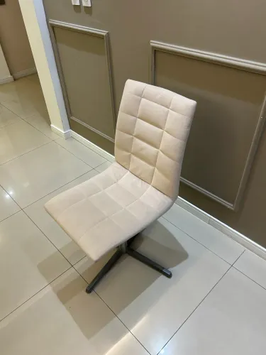 Cadeira Giratória Estofada - Super Conservada