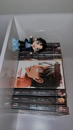 Ataque dos titans mangá ( 8 volumes) edição 2 em 1