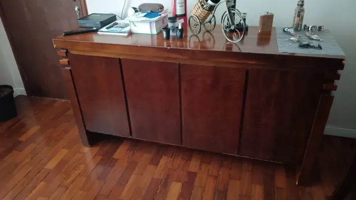 Buffet de madeira maciça