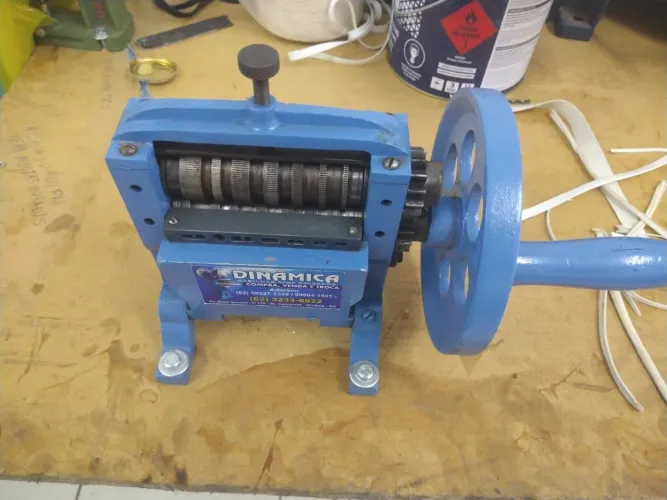 Máquina de tirar.