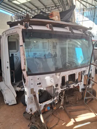 Cabine VW Constellation Estrutura apenas lata