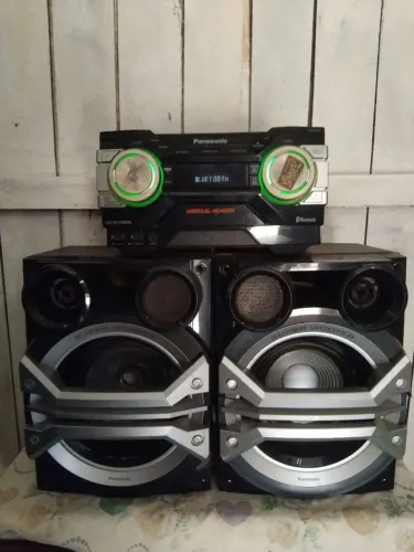 Som Panasonic 1800 rms de potência leia