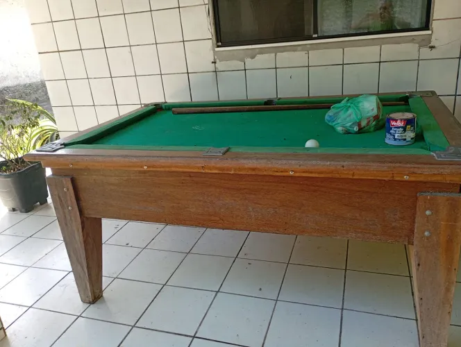 Bilhar ou sinuca em madeira