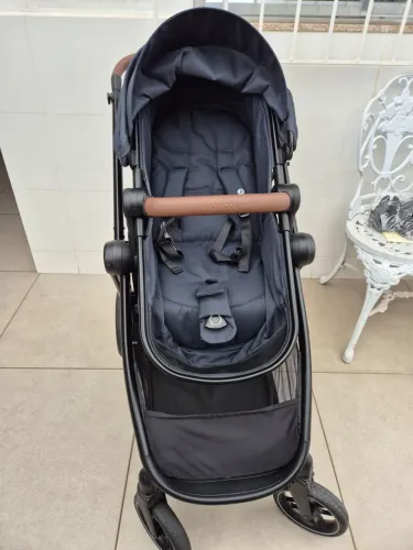Carrinho de bebê + bebê conforto