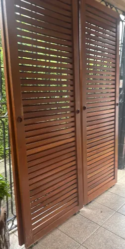 Porta de correr em Madeira Nobre Cedro (2 partes de 2,10x0,75)