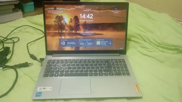 Notebook usado em boas condições