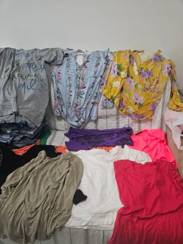Tenho várias peças de blusas femininas 