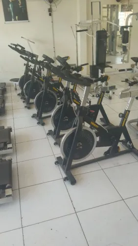 Academia completa de musculação e ginastica