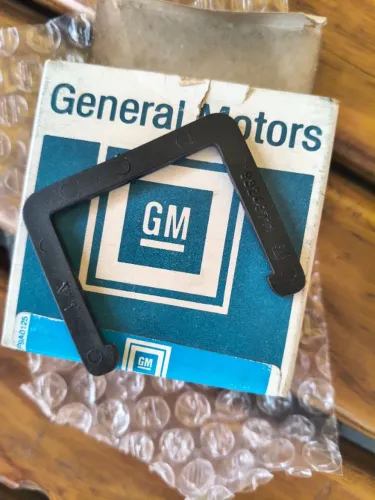Presilha Fecho Porta-luvas Kadett Omega Original Gm *