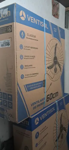 Ventilador novinho na caixa. Produto excelente, venta muito, 127v, grande.