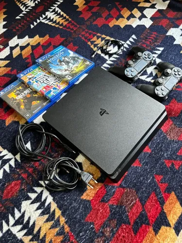 Ps4 slim 1 tera 2 controles e 3 jogos