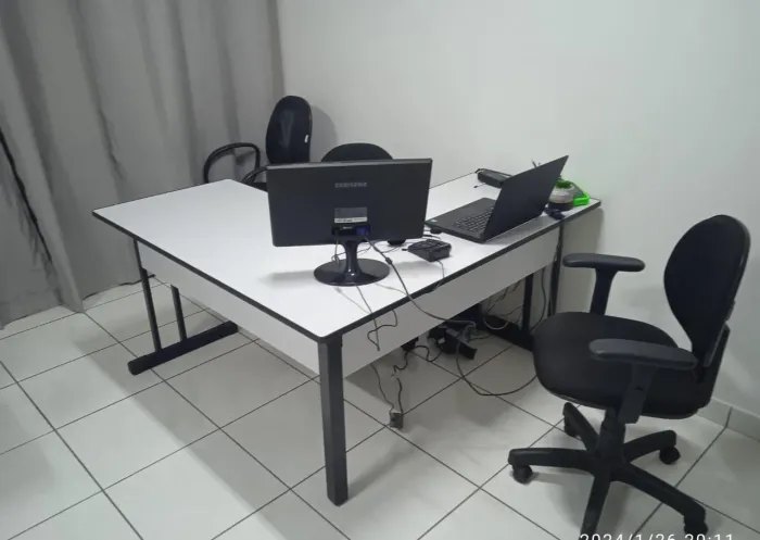 Mesa para escritório em "L"