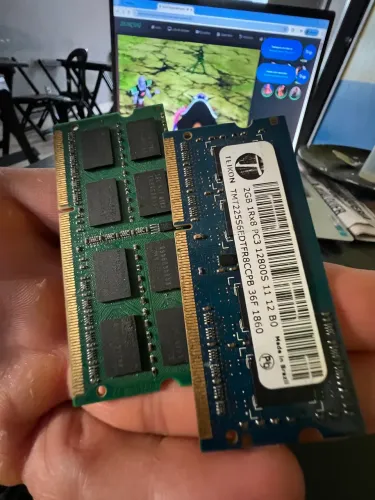 Memória RAM de 8gb é de 2gb