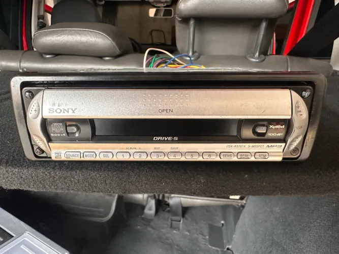 Sony Xplod CDX-R3707X - MP3 + Bluetooth Integrado