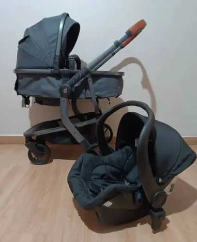 Carrinho de bebê Kronus Importado e bebê conforto