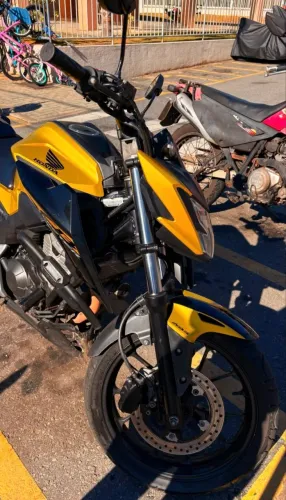 CB300 ABS baixo km