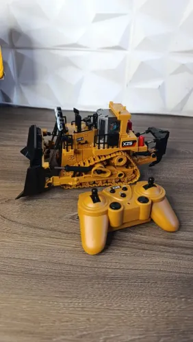 Trator de controle remoto 