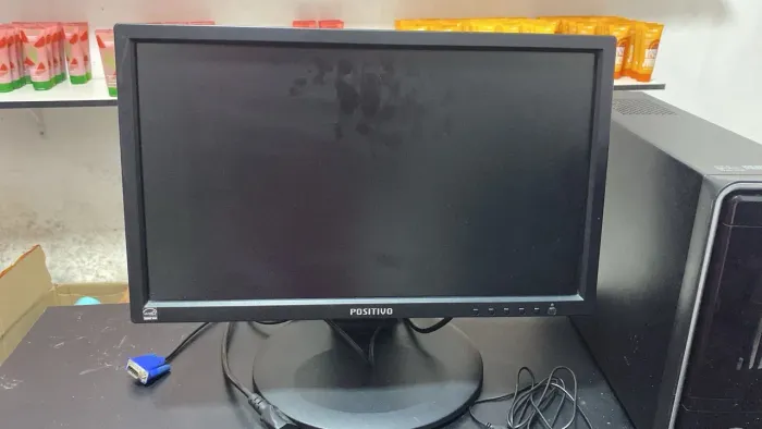 Computador de mesa funcionando perfeitamente 