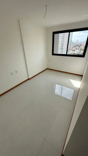3 Quartos com 2 vagas, a duas quadras do mar